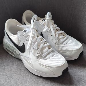Nike White and Black Sneakers